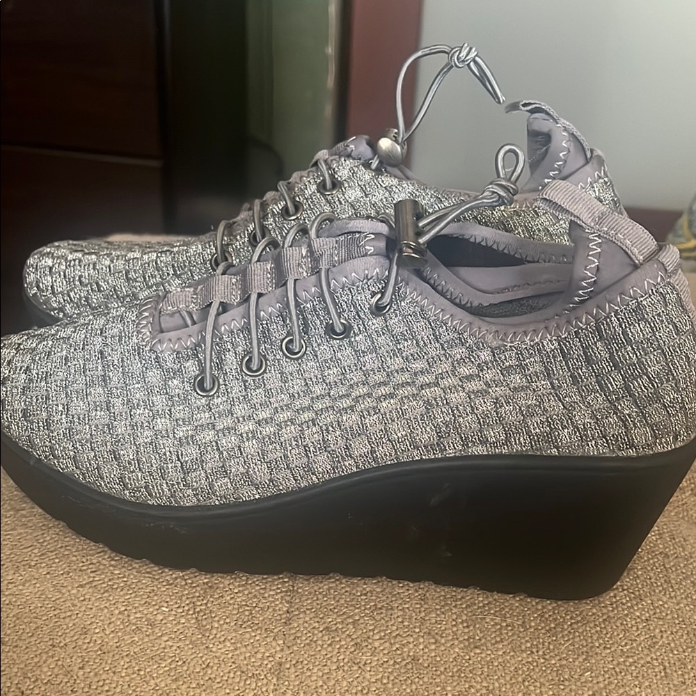 Steven by Steven Madden Stylish Gray Women's Shoes with laces and toggles.